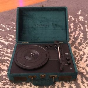 urban outfitters record player (w/blue tooth)